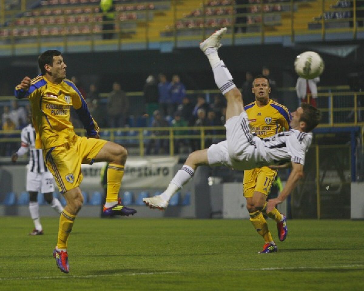 FOTO Astra şi Petrolul au încheiat nedecis derby-ul Ploieştiului, 1-1