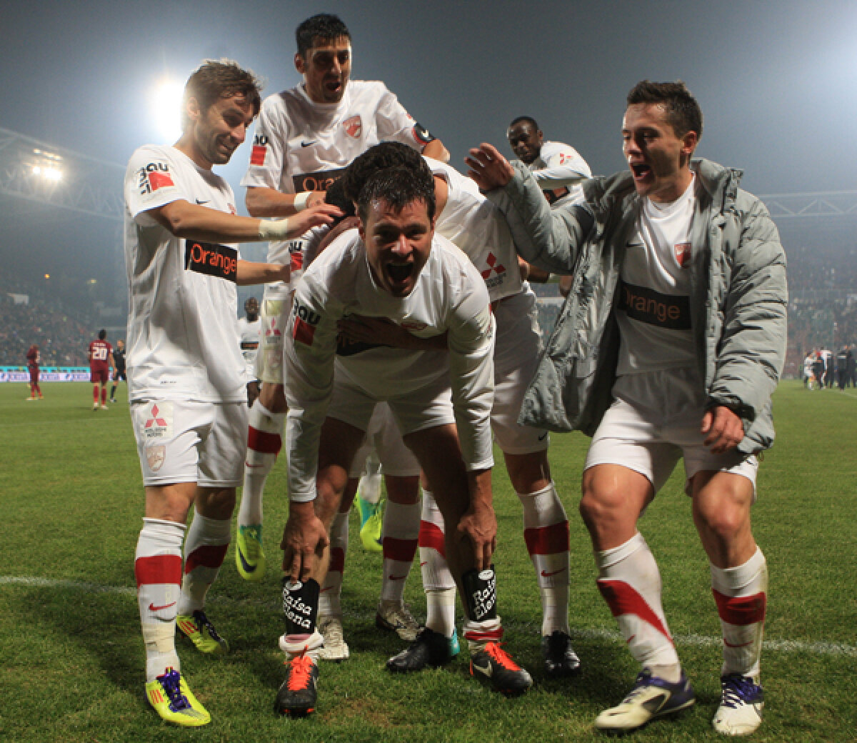 VIDEO Săgeată spre titlu » Dinamo a răpus CFR-ul în Gruia după 37 de ani şi-şi consolidează locul 1