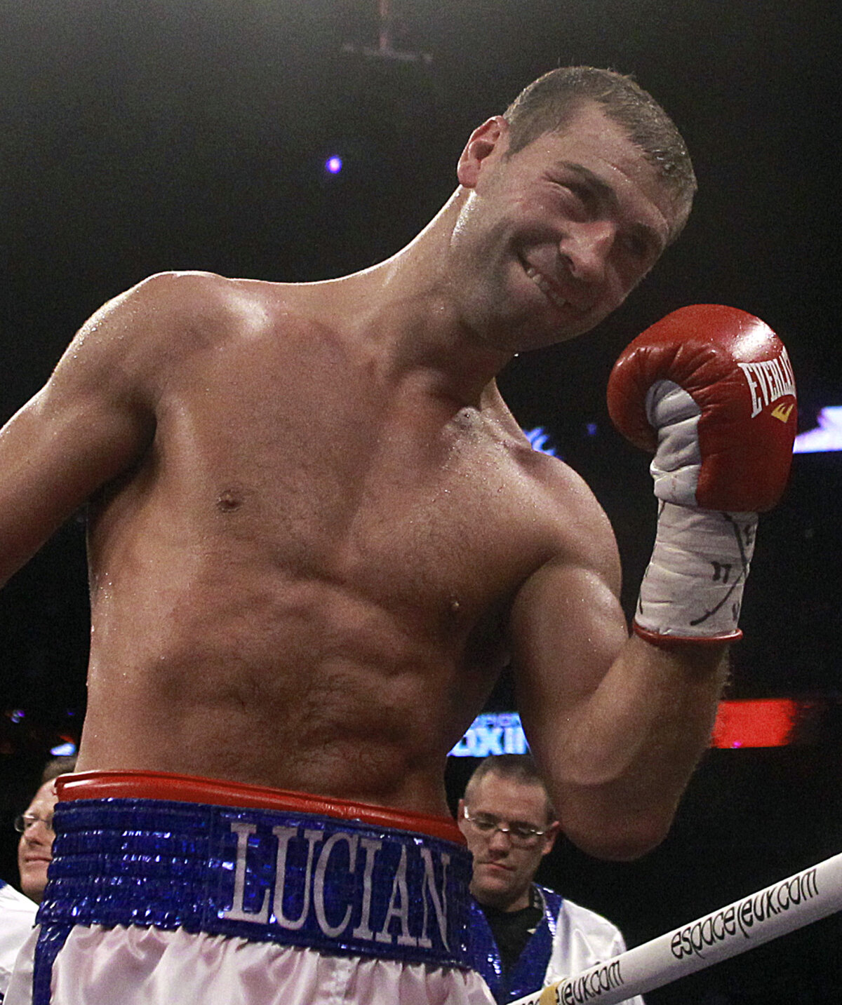 Lucian Bute a boxat accidentat din repriza a patra: ”Le mulţumesc românilor că s-au trezit să mă vadă”