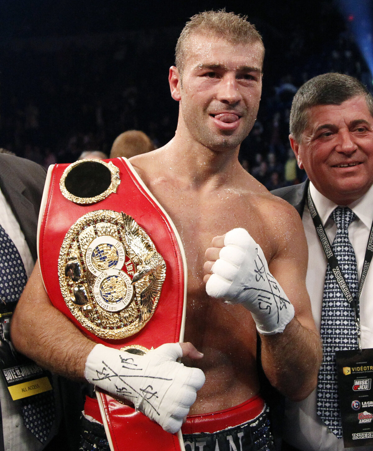 Lucian Bute a boxat accidentat din repriza a patra: ”Le mulţumesc românilor că s-au trezit să mă vadă”