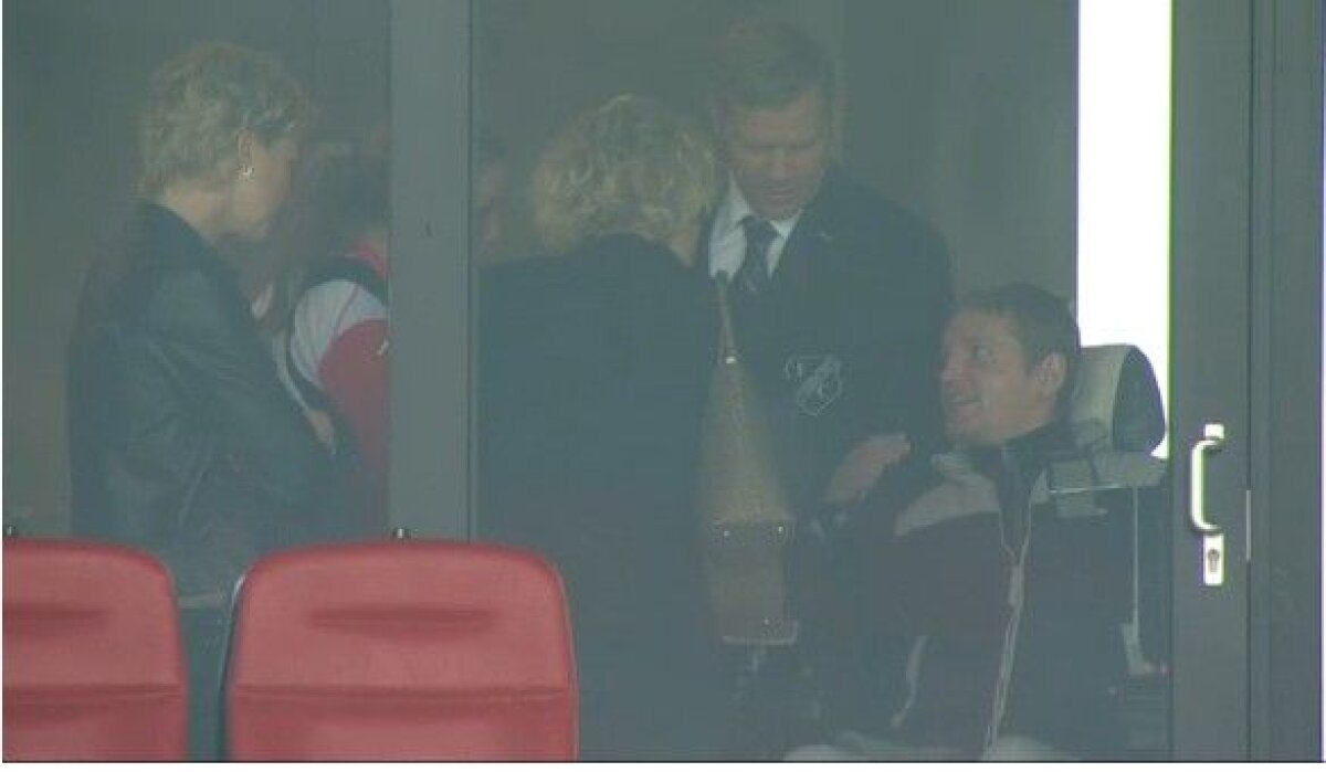 VIDEO Primele imagini cu Neşu » “Bichonul” a urmărit din tribună victoria echipei sale, Utrecht, 6-4 cu Ajax