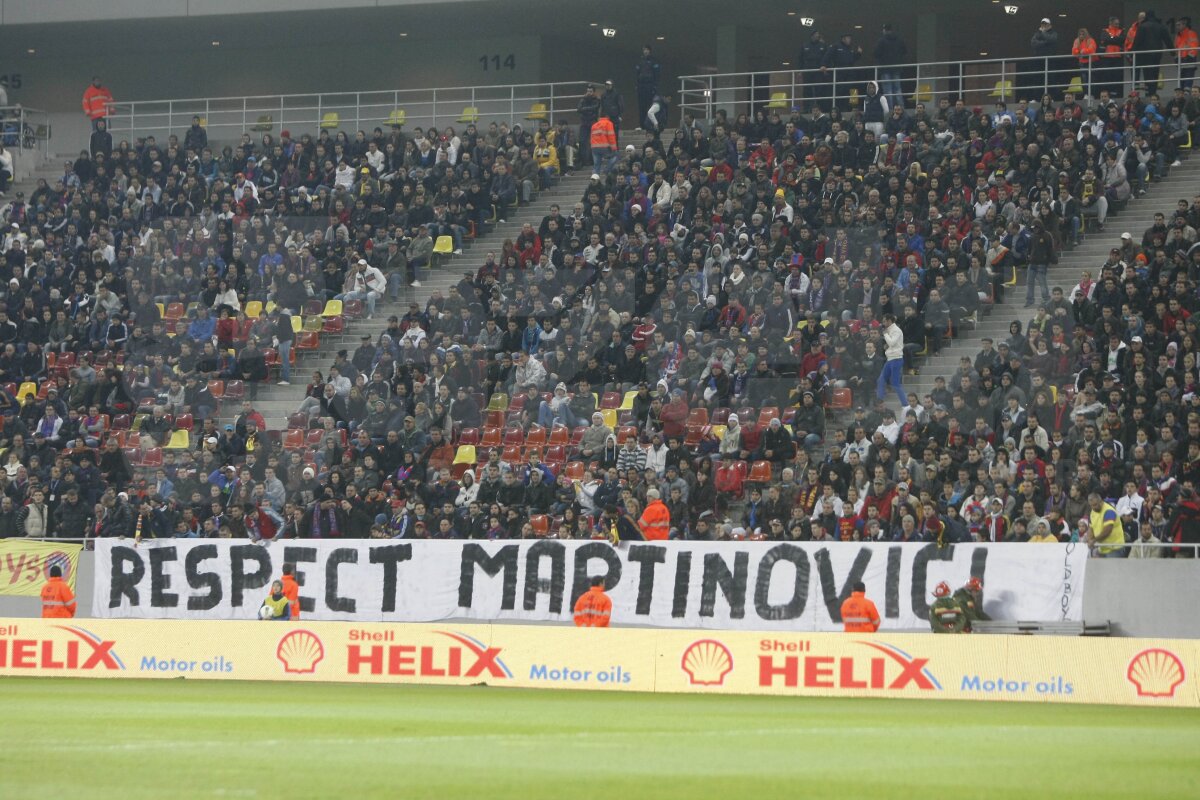 FOTO Steliştii au intrat pe gazon cu un mesaj de încurajare pentru Galamaz