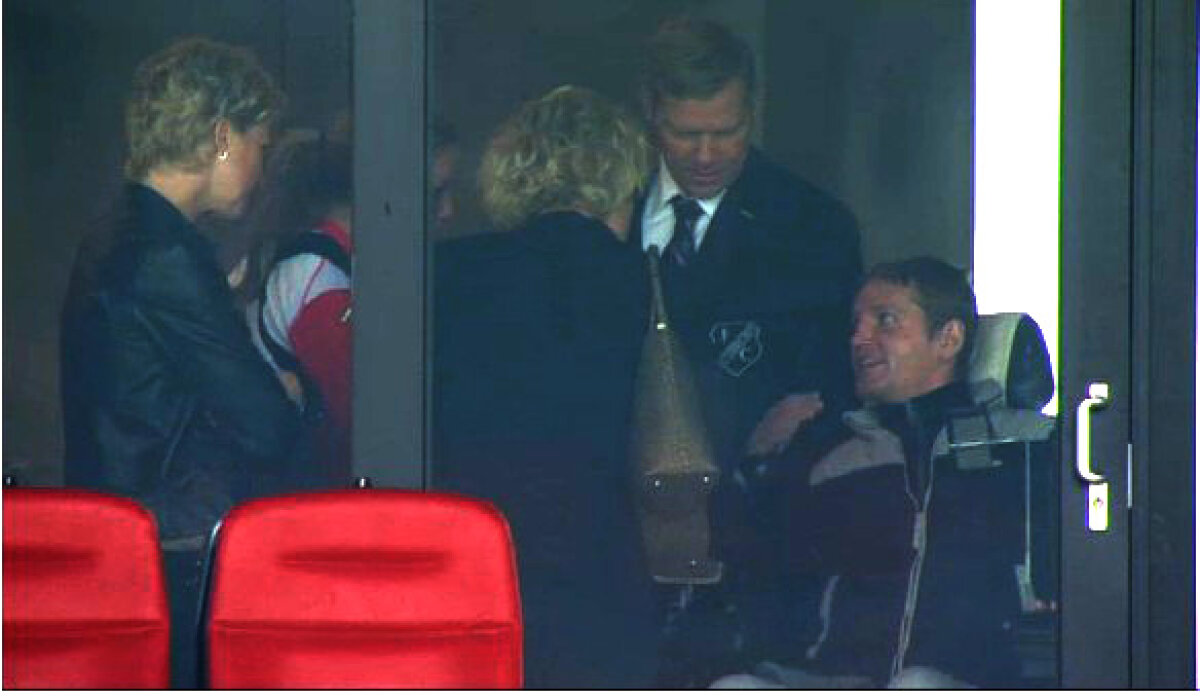 VIDEO Primele imagini cu Neşu » “Bichonul” a urmărit din tribună victoria echipei sale, Utrecht, 6-4 cu Ajax