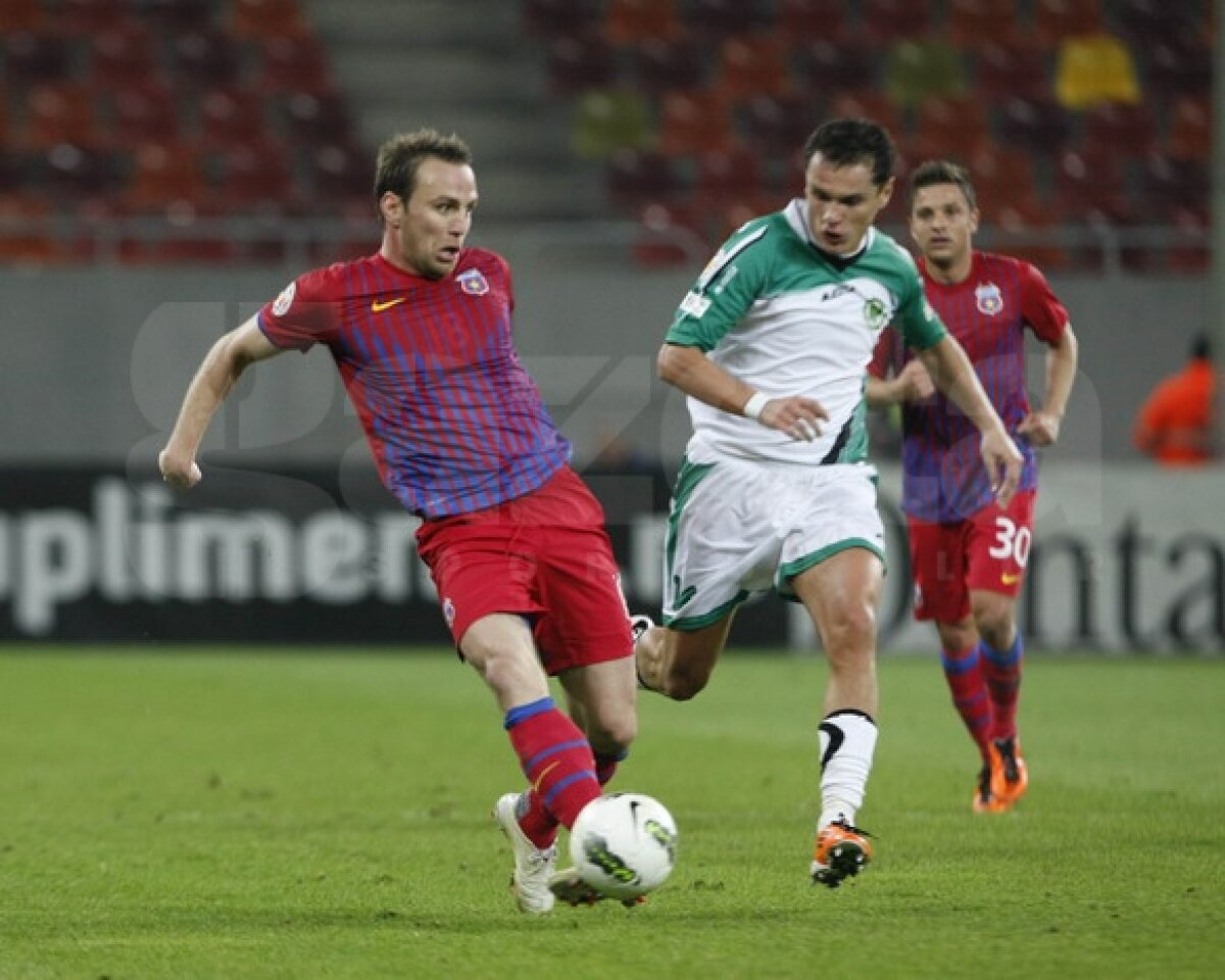 GALERIA FOTO "Feţele" lui Martinovici » Un stelist i-a pupat mîna sîrbului