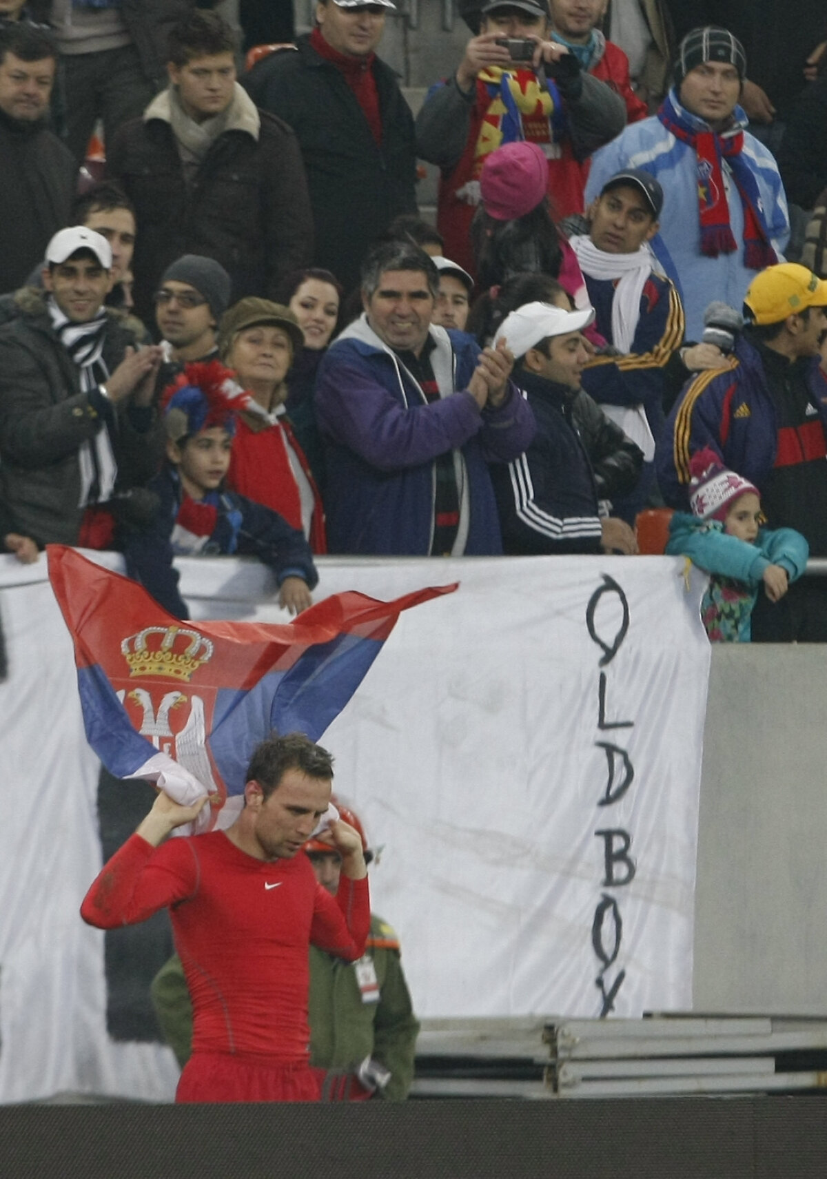 GALERIA FOTO "Feţele" lui Martinovici » Un stelist i-a pupat mîna sîrbului