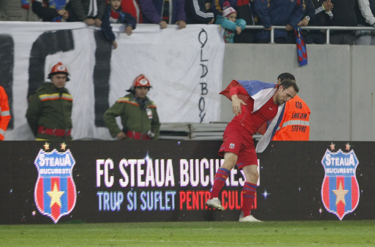 GALERIA FOTO "Feţele" lui Martinovici » Un stelist i-a pupat mîna sîrbului