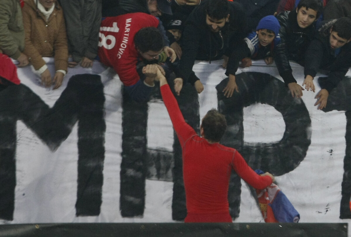 GALERIA FOTO "Feţele" lui Martinovici » Un stelist i-a pupat mîna sîrbului