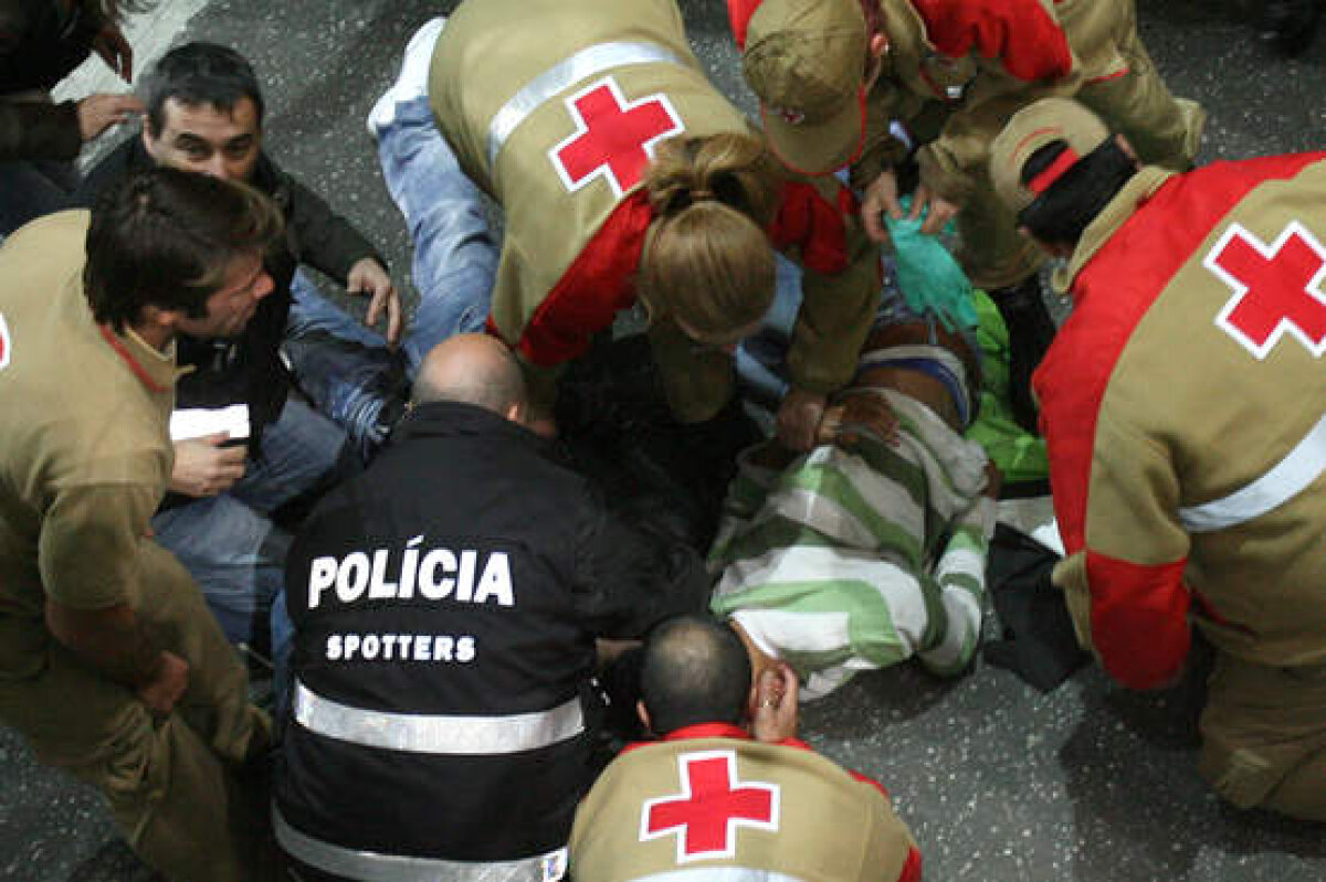 La un pas de tragedie! » Răniţi grav pentru un tricou » Îţi aminteşti faza cu Claudiu Răducanu?