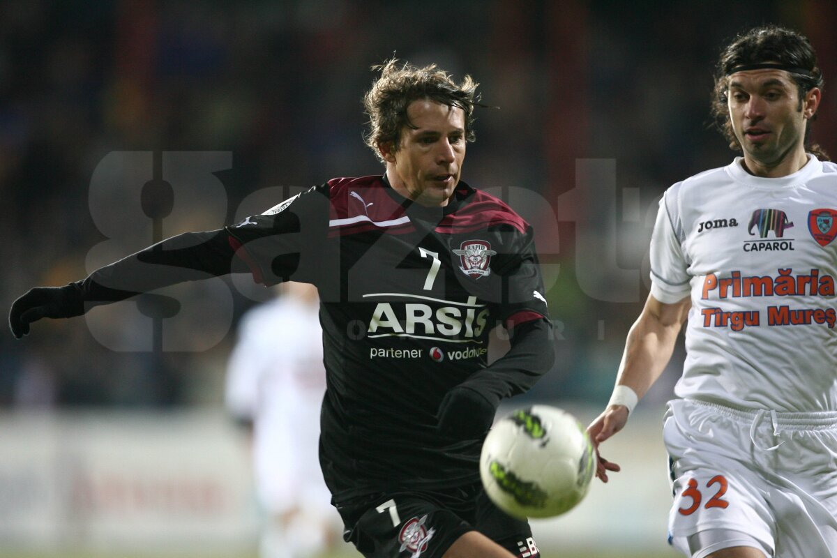 VIDEO » Rapid a ajuns la două puncte de Dinamo după victoria cu 2-0 de la Tg. Mureş