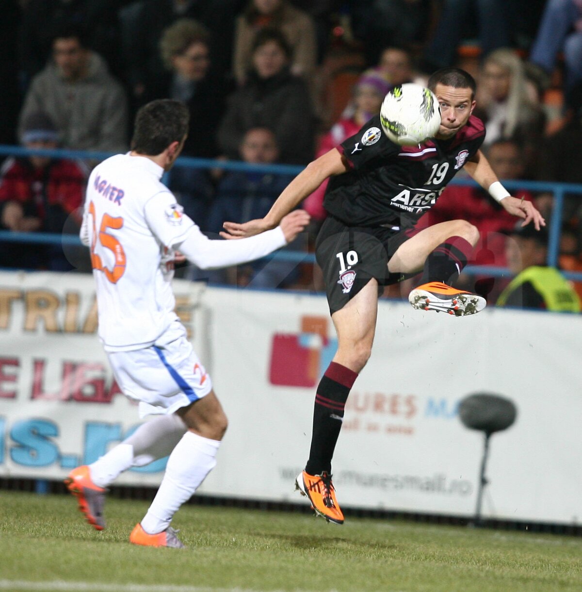 VIDEO » Rapid a ajuns la două puncte de Dinamo după victoria cu 2-0 de la Tg. Mureş