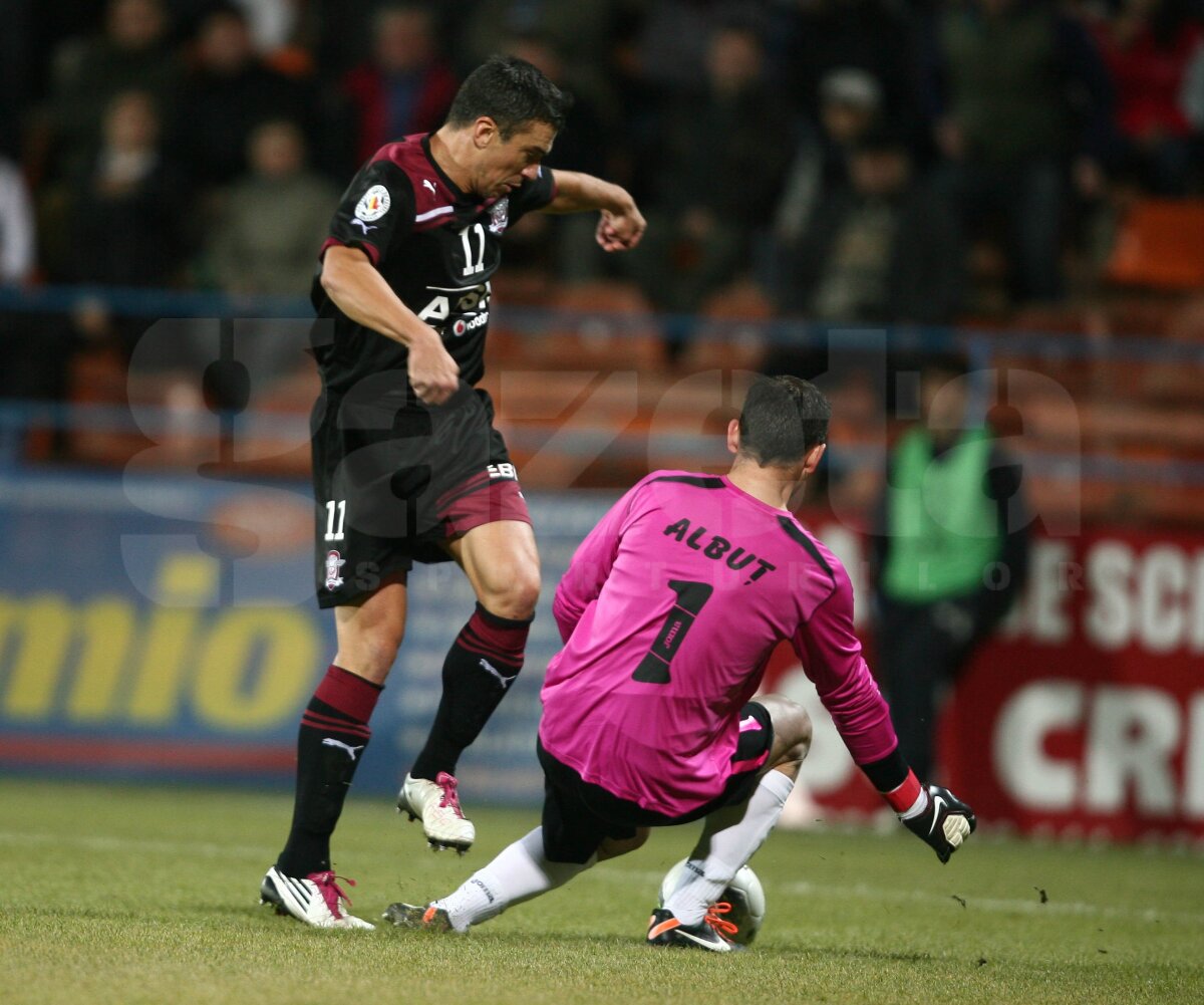 VIDEO » Rapid a ajuns la două puncte de Dinamo după victoria cu 2-0 de la Tg. Mureş