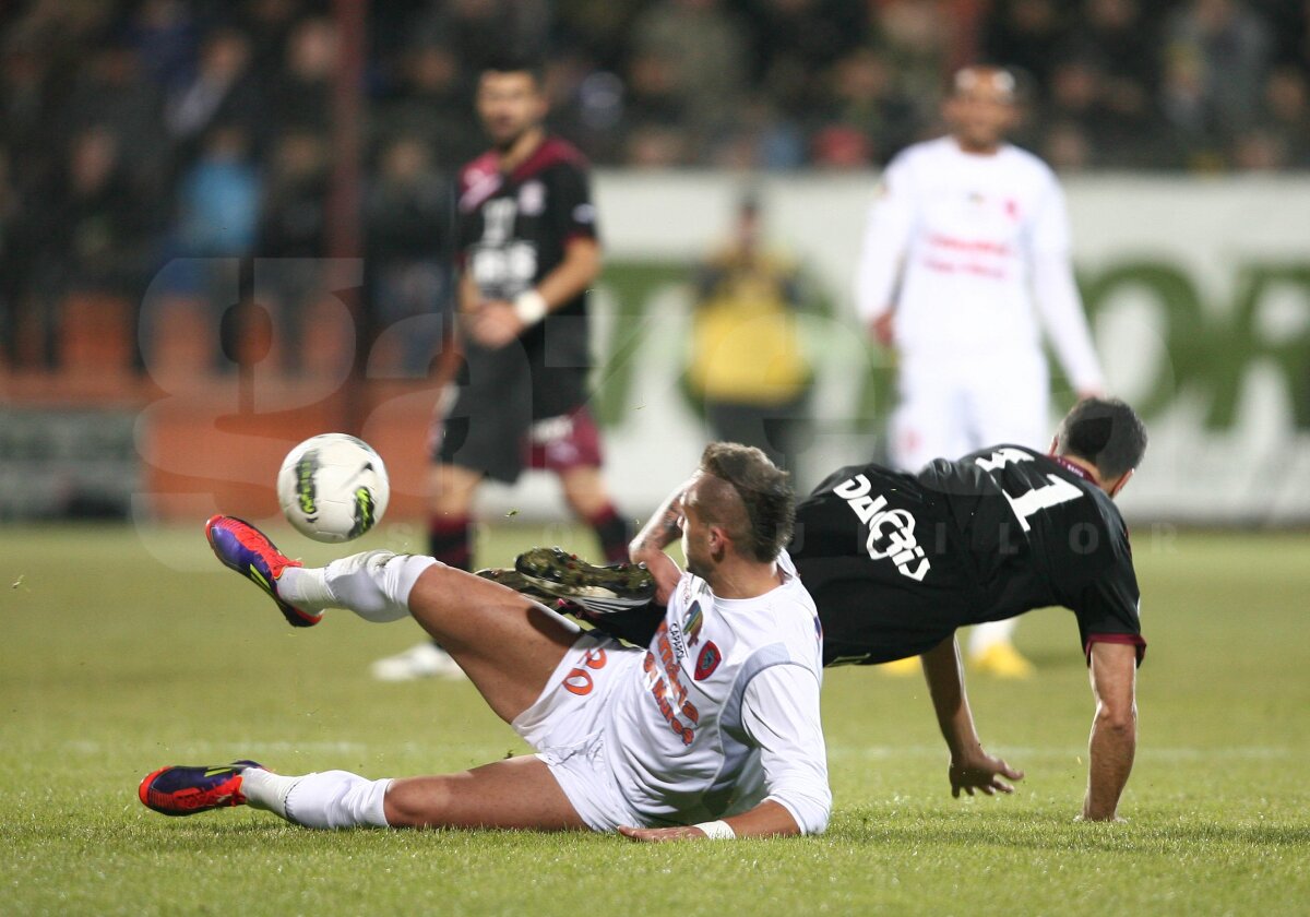 VIDEO » Rapid a ajuns la două puncte de Dinamo după victoria cu 2-0 de la Tg. Mureş