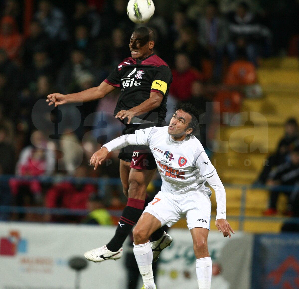 VIDEO » Rapid a ajuns la două puncte de Dinamo după victoria cu 2-0 de la Tg. Mureş
