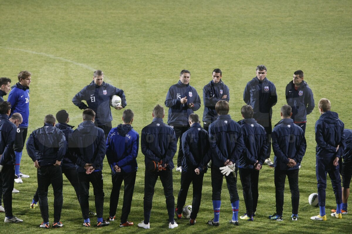 FOTO Antrenamentul răniţilor la Steaua. Galamaz poartă cască, Iliev are mîna în ghips
