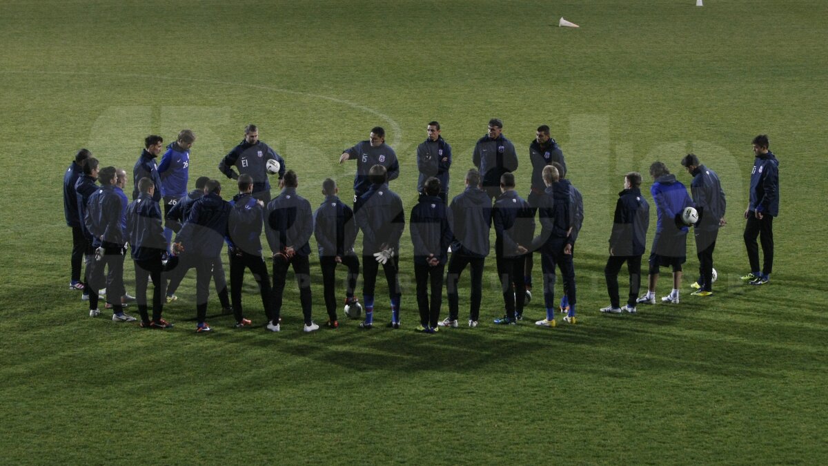 FOTO Antrenamentul răniţilor la Steaua. Galamaz poartă cască, Iliev are mîna în ghips