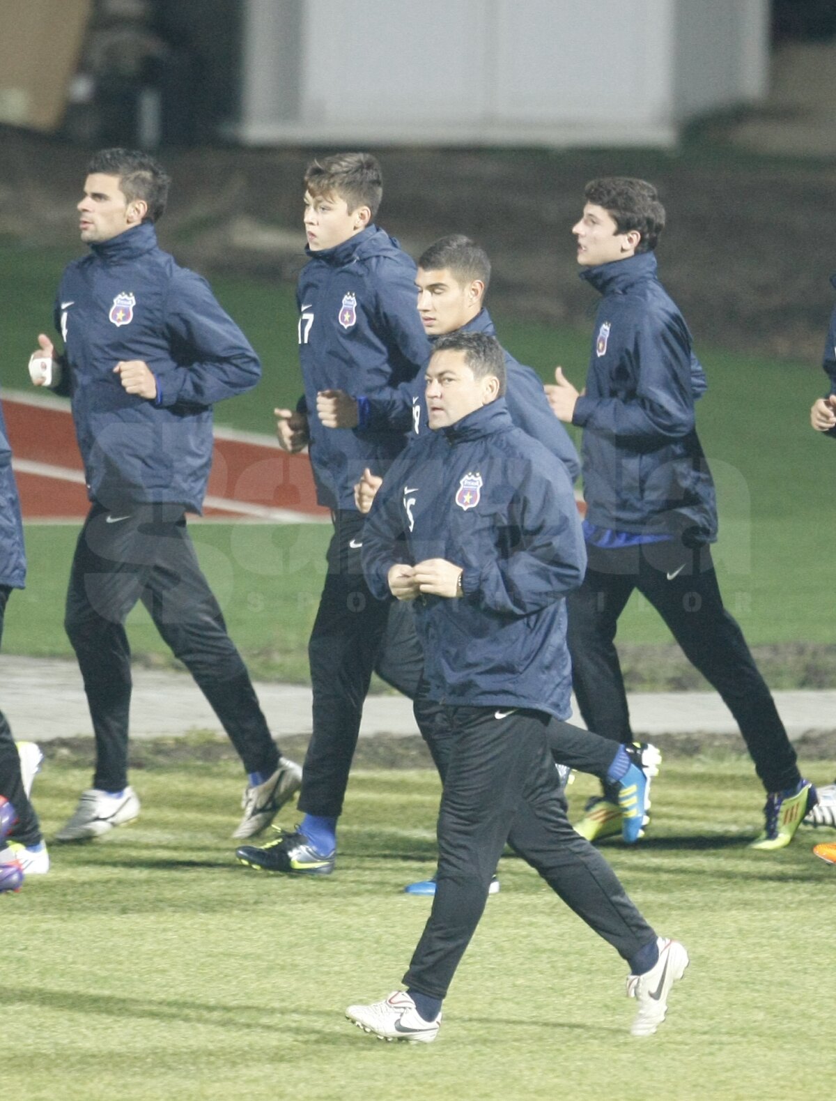 FOTO Antrenamentul răniţilor la Steaua. Galamaz poartă cască, Iliev are mîna în ghips