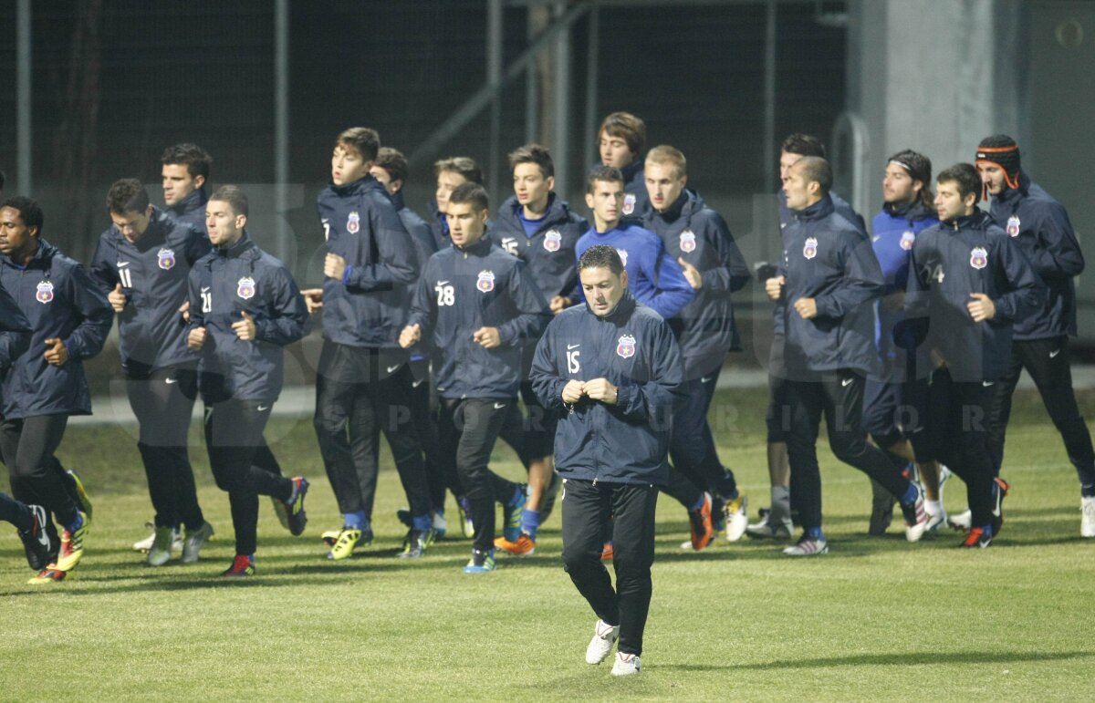 FOTO Antrenamentul răniţilor la Steaua. Galamaz poartă cască, Iliev are mîna în ghips