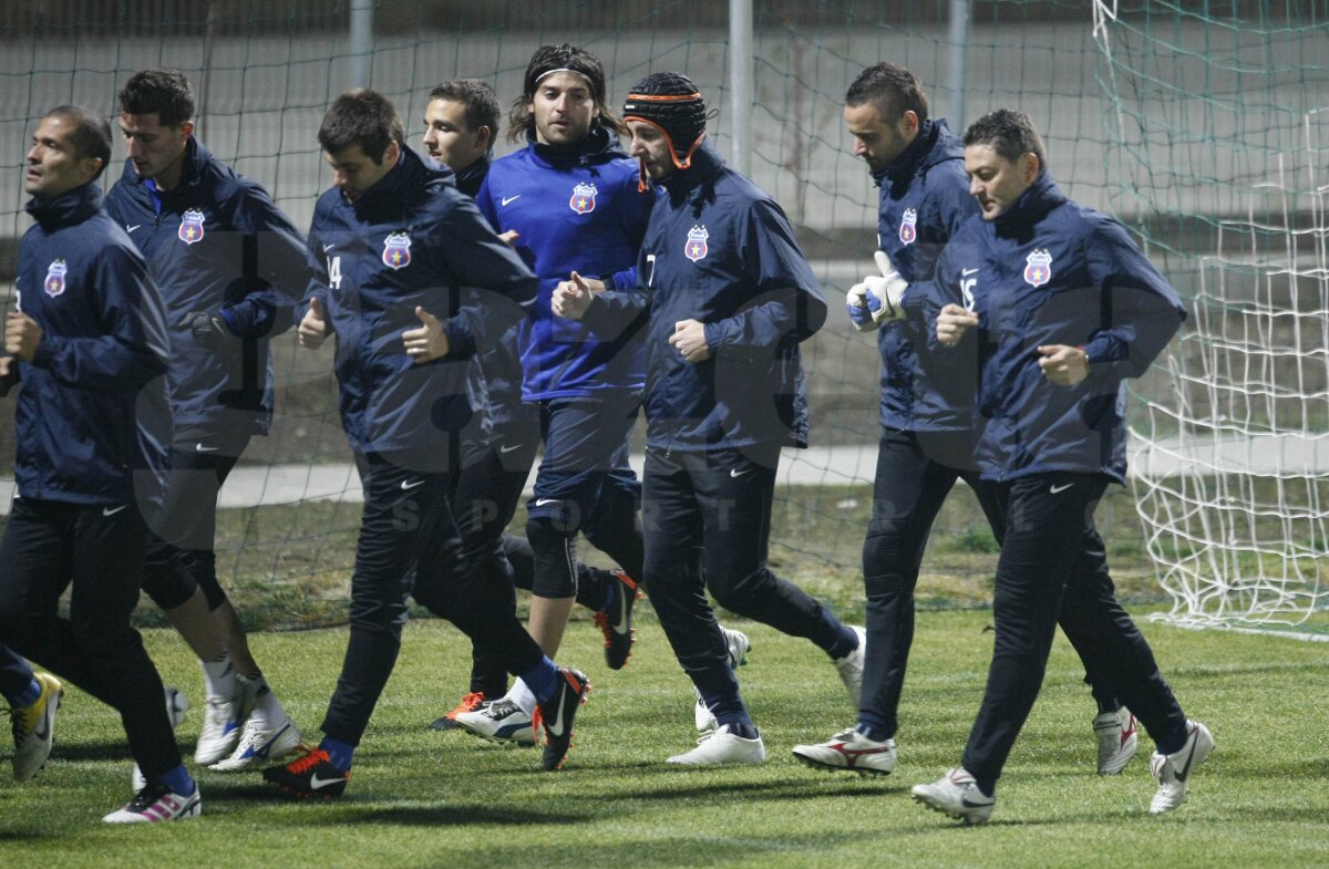 FOTO Antrenamentul răniţilor la Steaua. Galamaz poartă cască, Iliev are mîna în ghips