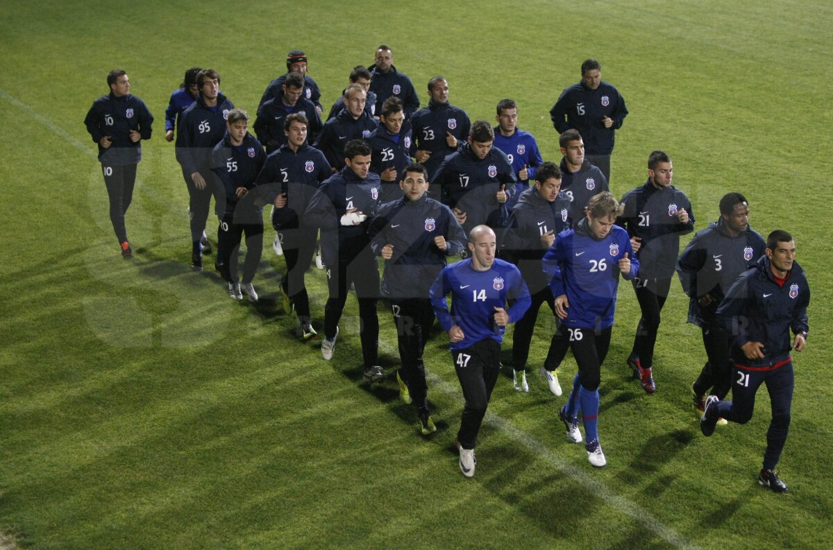 FOTO Antrenamentul răniţilor la Steaua. Galamaz poartă cască, Iliev are mîna în ghips