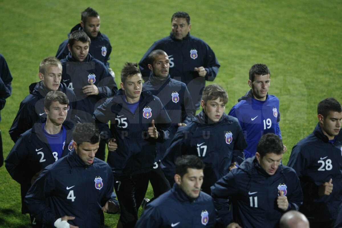 FOTO Antrenamentul răniţilor la Steaua. Galamaz poartă cască, Iliev are mîna în ghips