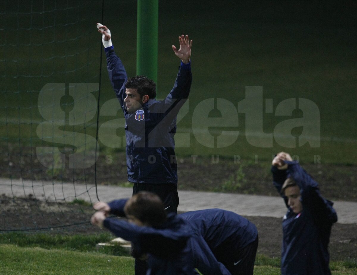 FOTO Antrenamentul răniţilor la Steaua. Galamaz poartă cască, Iliev are mîna în ghips