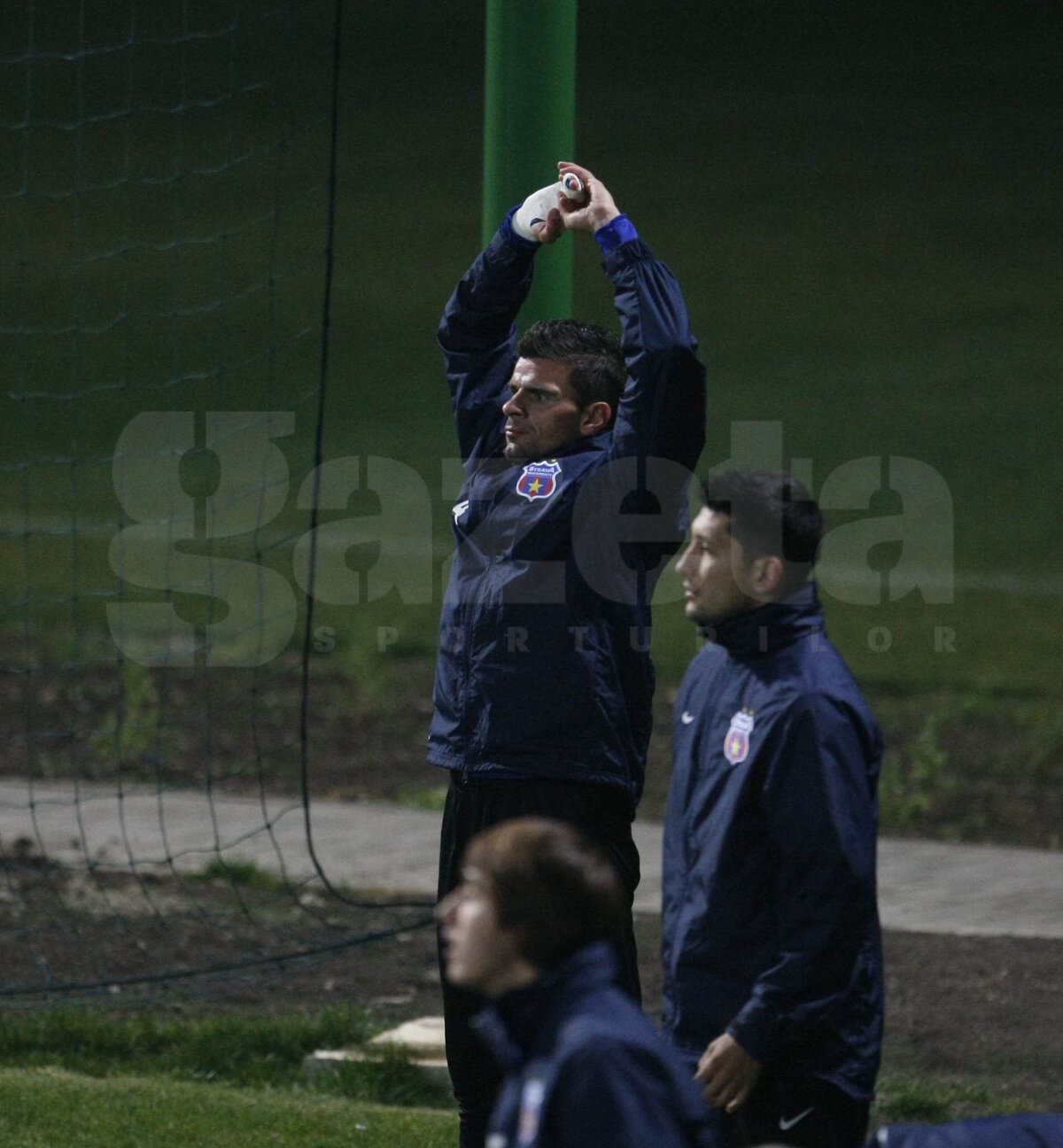 FOTO Antrenamentul răniţilor la Steaua. Galamaz poartă cască, Iliev are mîna în ghips