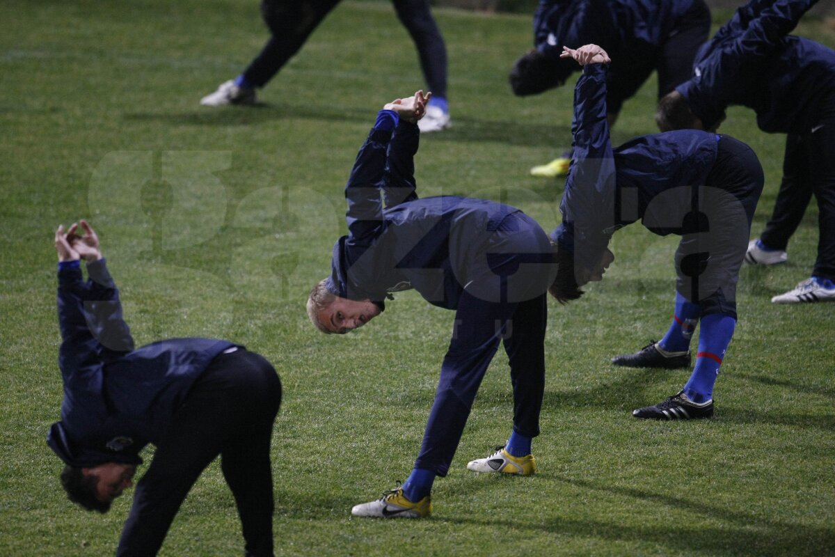 FOTO Antrenamentul răniţilor la Steaua. Galamaz poartă cască, Iliev are mîna în ghips