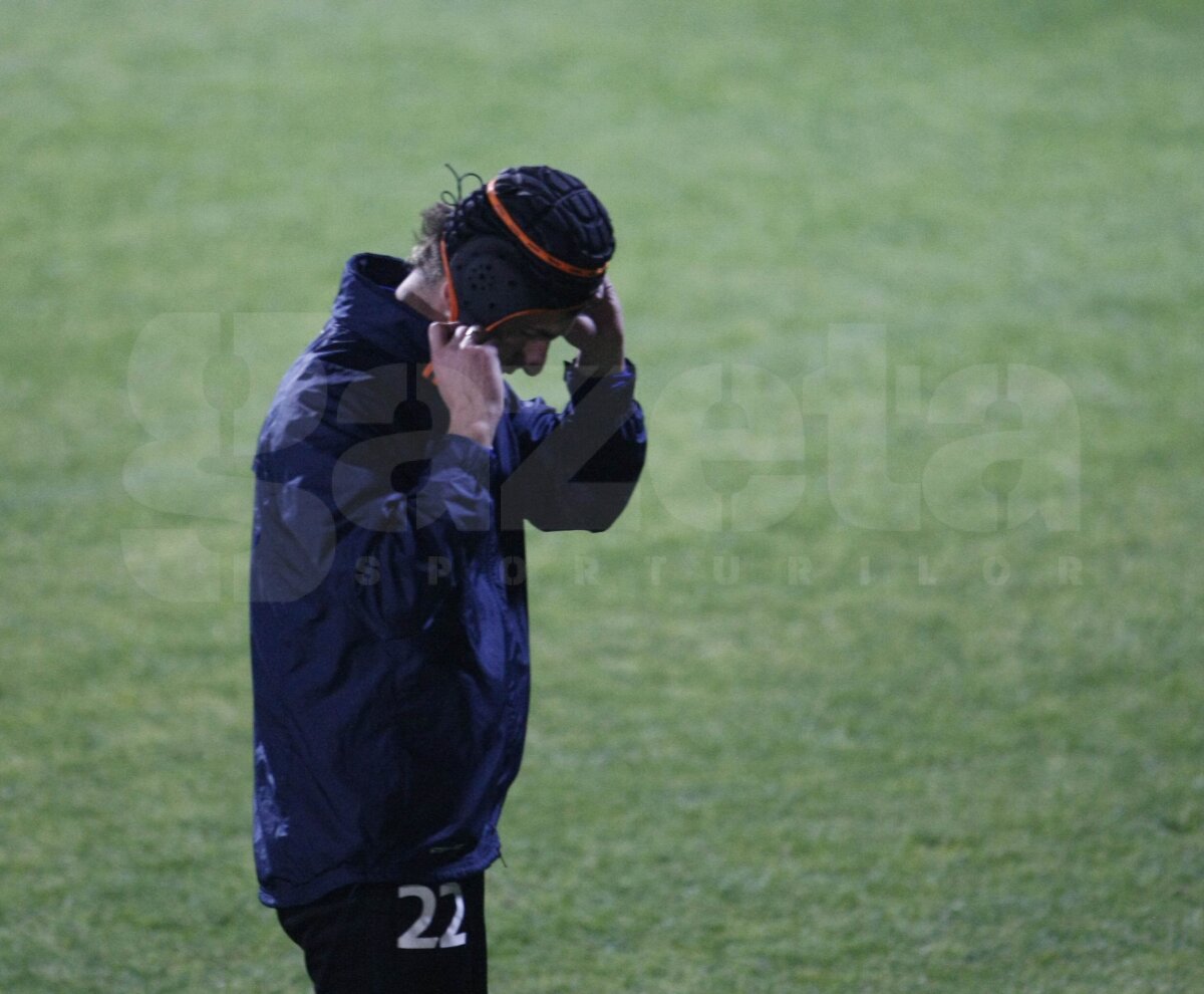 FOTO Antrenamentul răniţilor la Steaua. Galamaz poartă cască, Iliev are mîna în ghips
