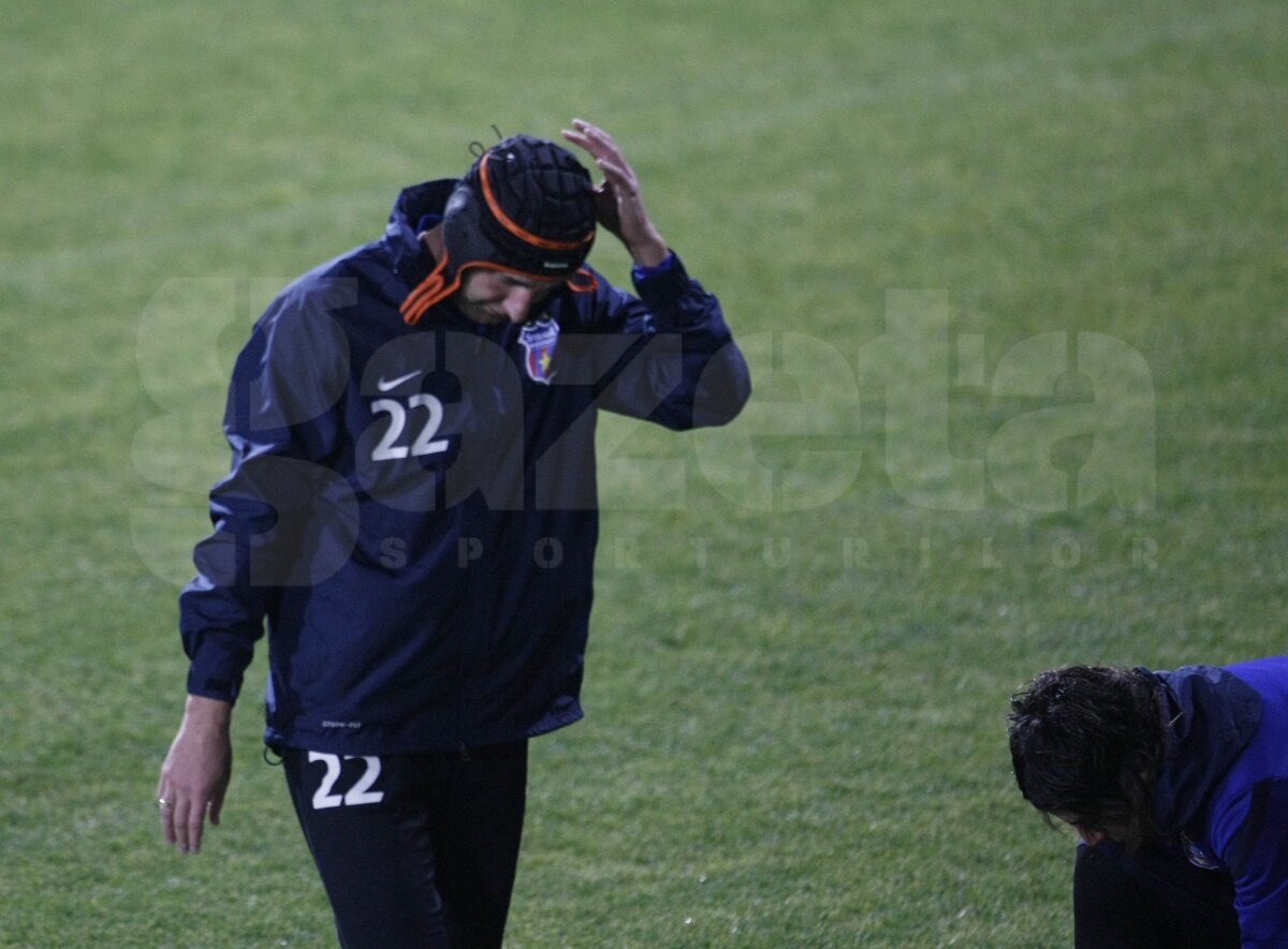 FOTO Antrenamentul răniţilor la Steaua. Galamaz poartă cască, Iliev are mîna în ghips