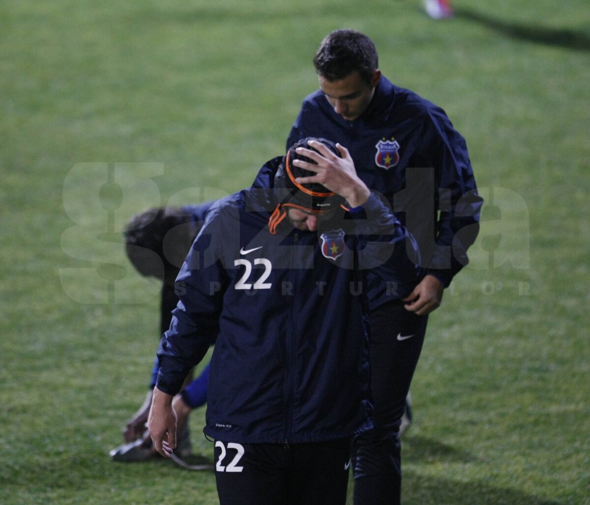 FOTO Antrenamentul răniţilor la Steaua. Galamaz poartă cască, Iliev are mîna în ghips