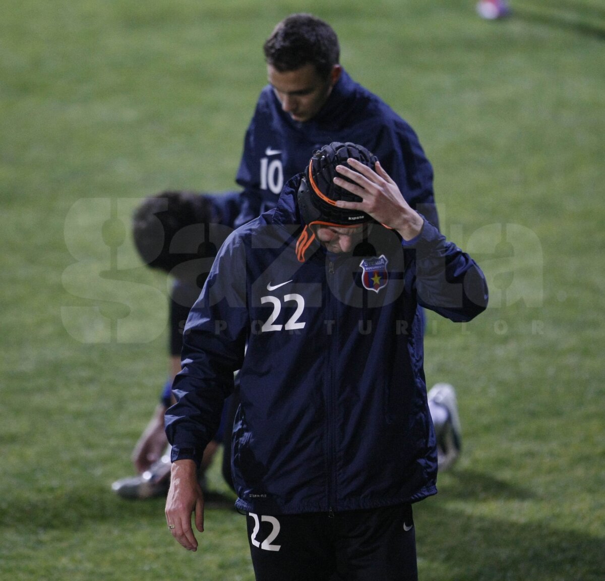 FOTO Antrenamentul răniţilor la Steaua. Galamaz poartă cască, Iliev are mîna în ghips