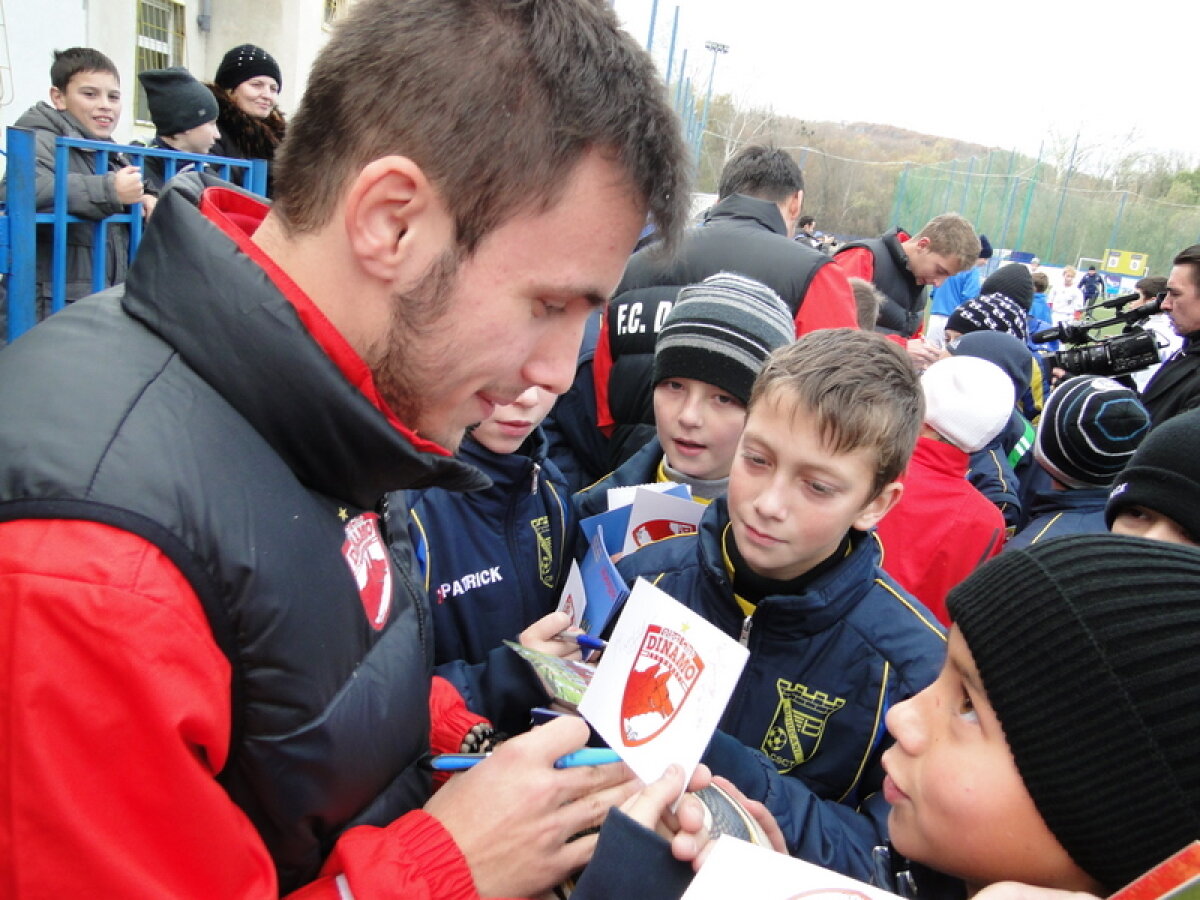 GALERIE FOTO » Dinamoviştii au dat autografe în Moldova