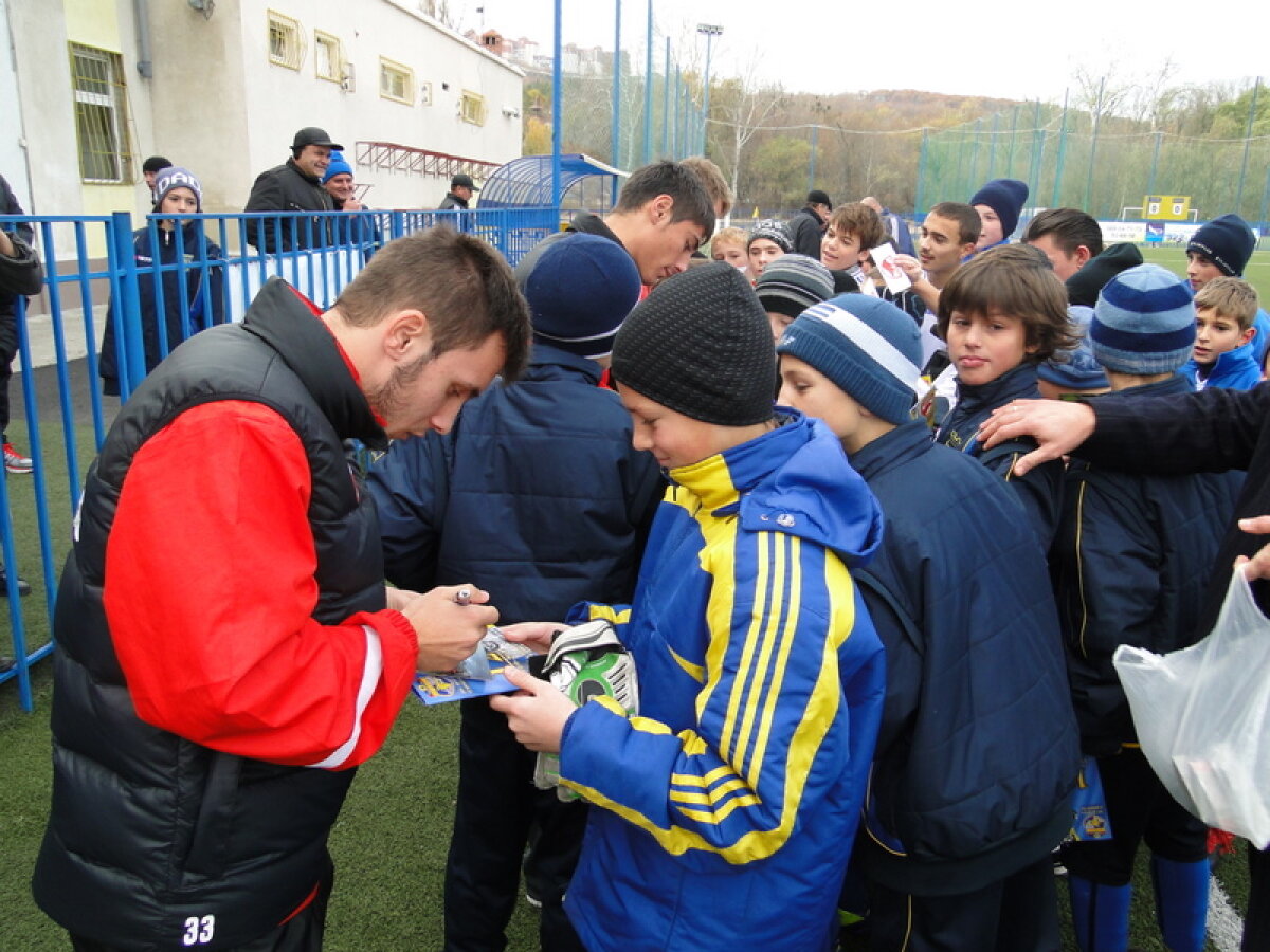 GALERIE FOTO » Dinamoviştii au dat autografe în Moldova