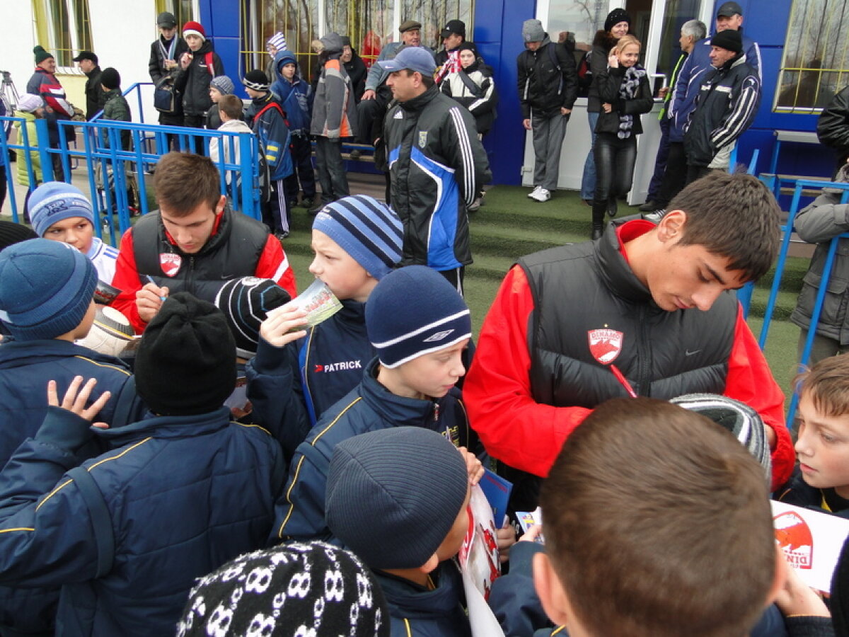 GALERIE FOTO » Dinamoviştii au dat autografe în Moldova