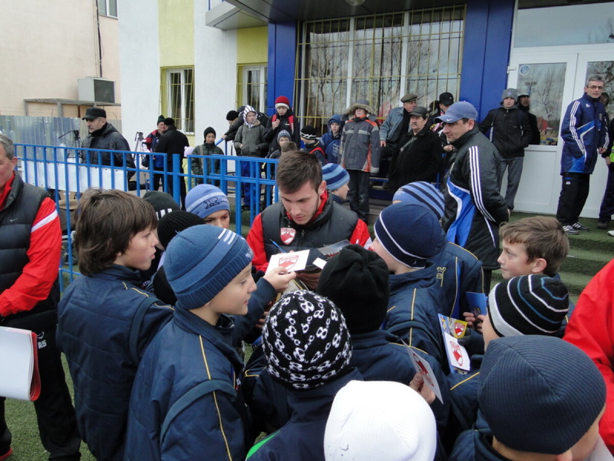 GALERIE FOTO » Dinamoviştii au dat autografe în Moldova