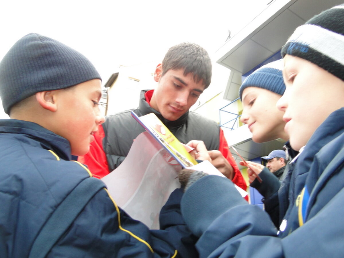 GALERIE FOTO » Dinamoviştii au dat autografe în Moldova