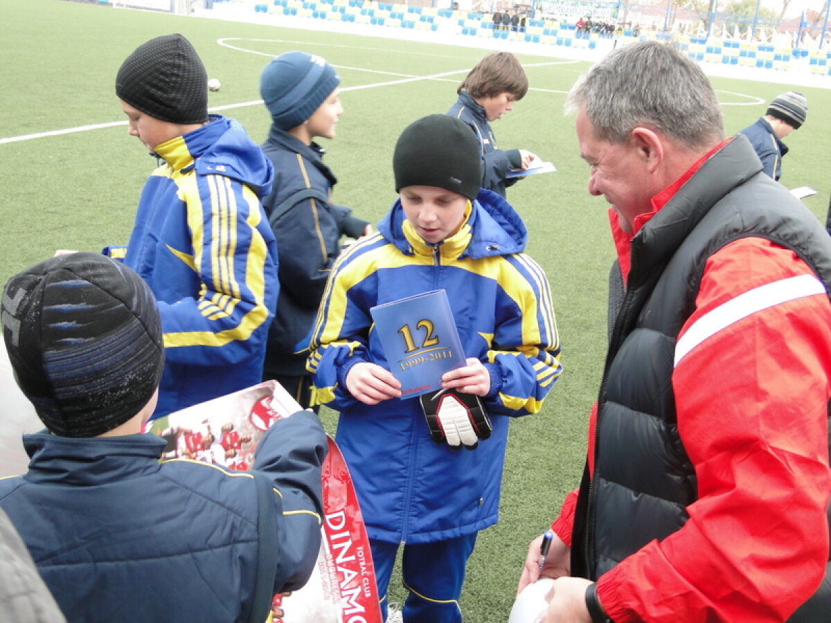 GALERIE FOTO » Dinamoviştii au dat autografe în Moldova