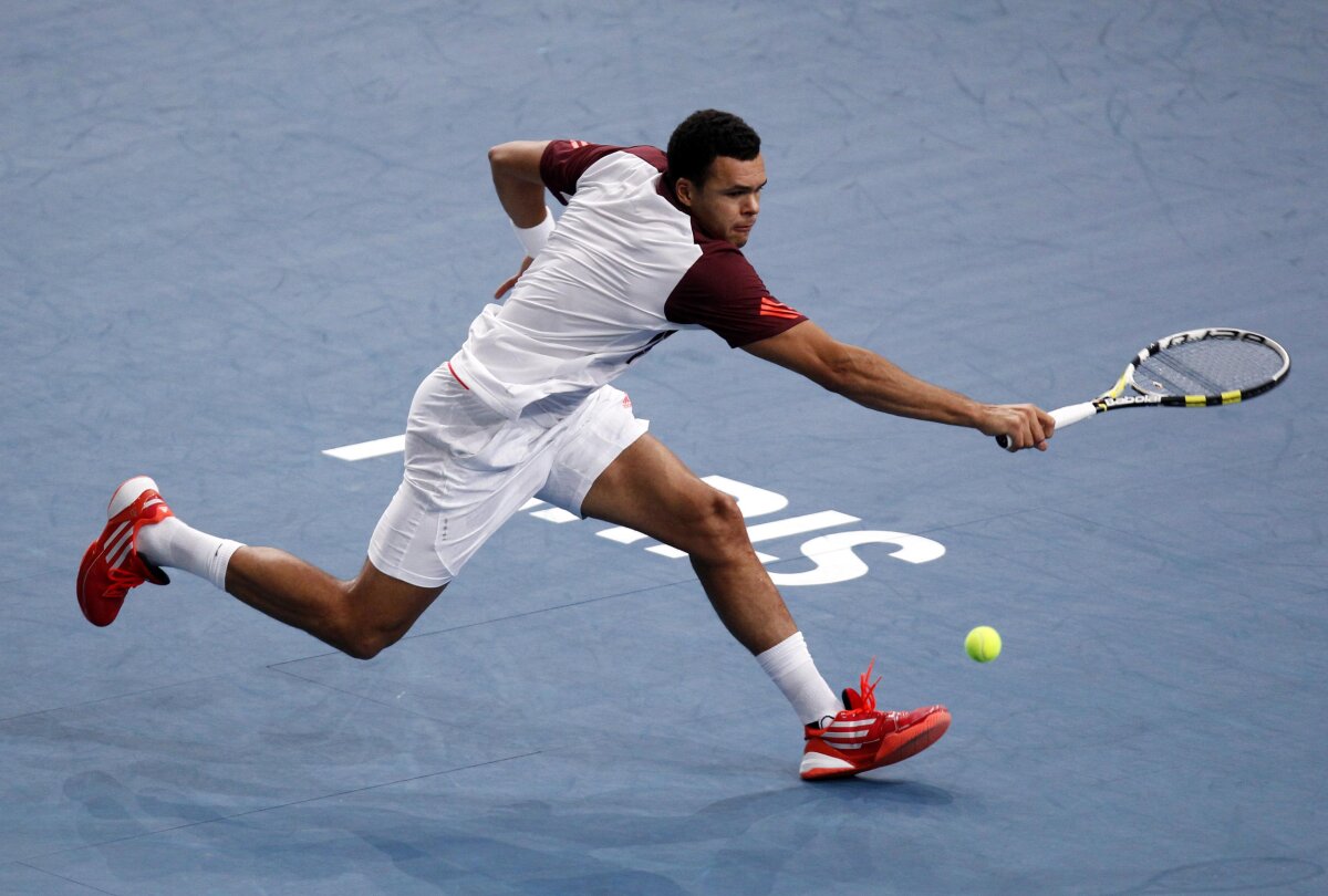 FOTO Federer l-a învins pe Tsonga în finala de la Paris Bercy şi a cîştigat al 18-lea Masters din carieră