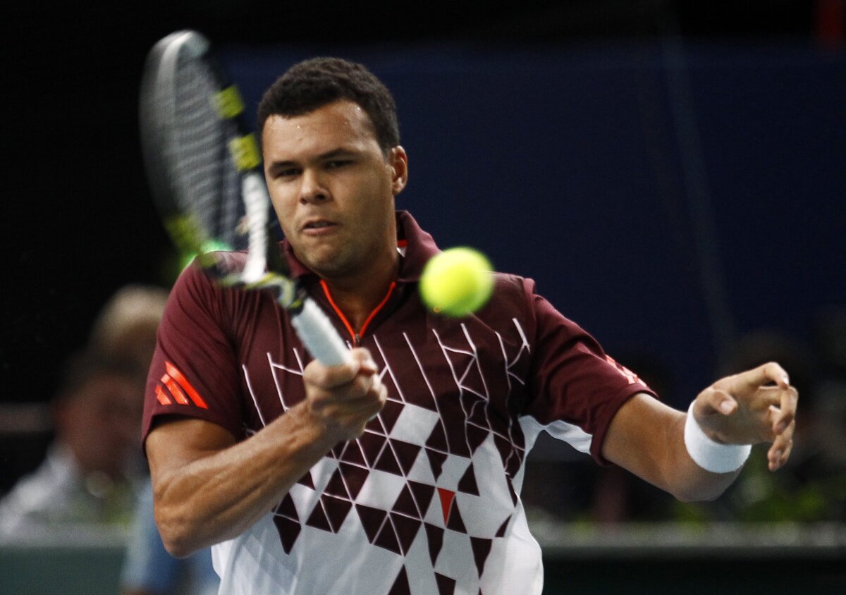 FOTO Federer l-a învins pe Tsonga în finala de la Paris Bercy şi a cîştigat al 18-lea Masters din carieră