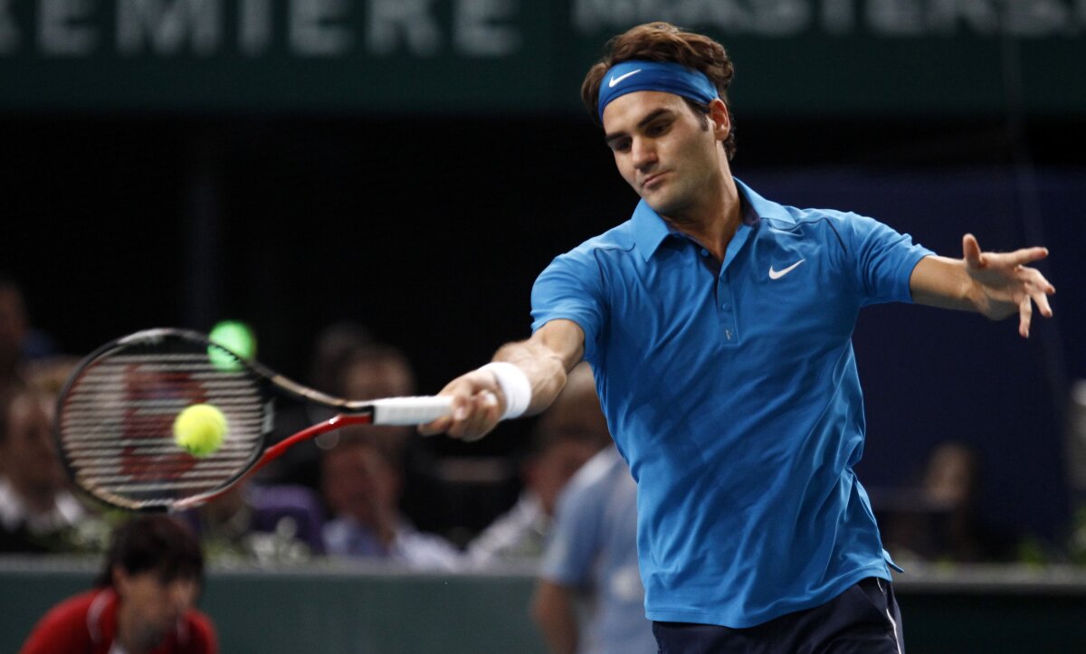 FOTO Federer l-a învins pe Tsonga în finala de la Paris Bercy şi a cîştigat al 18-lea Masters din carieră