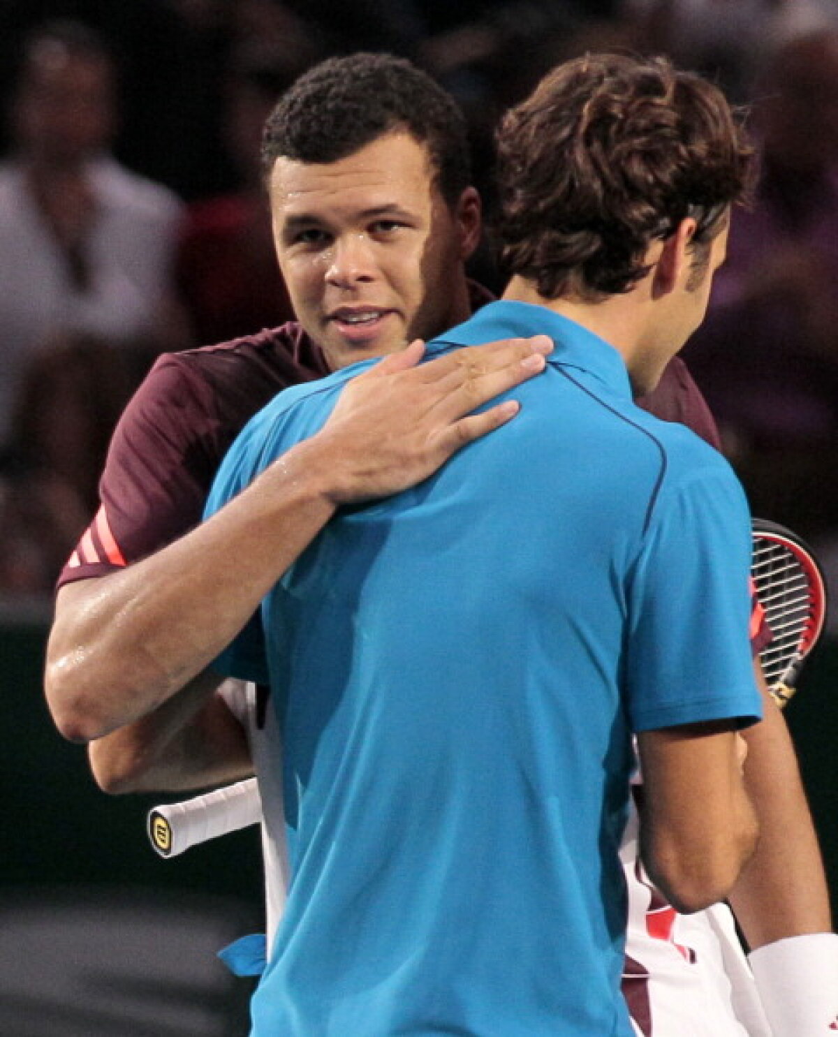 FOTO Federer l-a învins pe Tsonga în finala de la Paris Bercy şi a cîştigat al 18-lea Masters din carieră