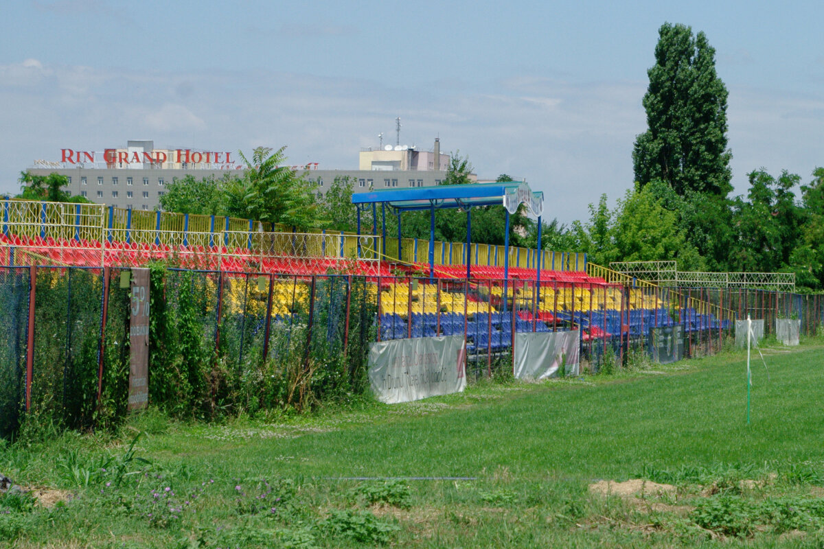 INFOGRAFIE & GALERIE FOTO Stadioanele cartierelor se prăbuşesc » Aşa arată arenele mici ale Bucureştiului!