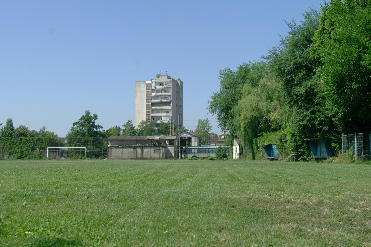 INFOGRAFIE & GALERIE FOTO Stadioanele cartierelor se prăbuşesc » Aşa arată arenele mici ale Bucureştiului!