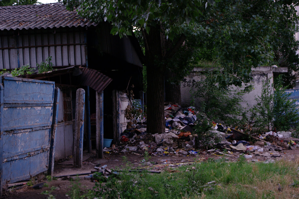 INFOGRAFIE & GALERIE FOTO Stadioanele cartierelor se prăbuşesc » Aşa arată arenele mici ale Bucureştiului!