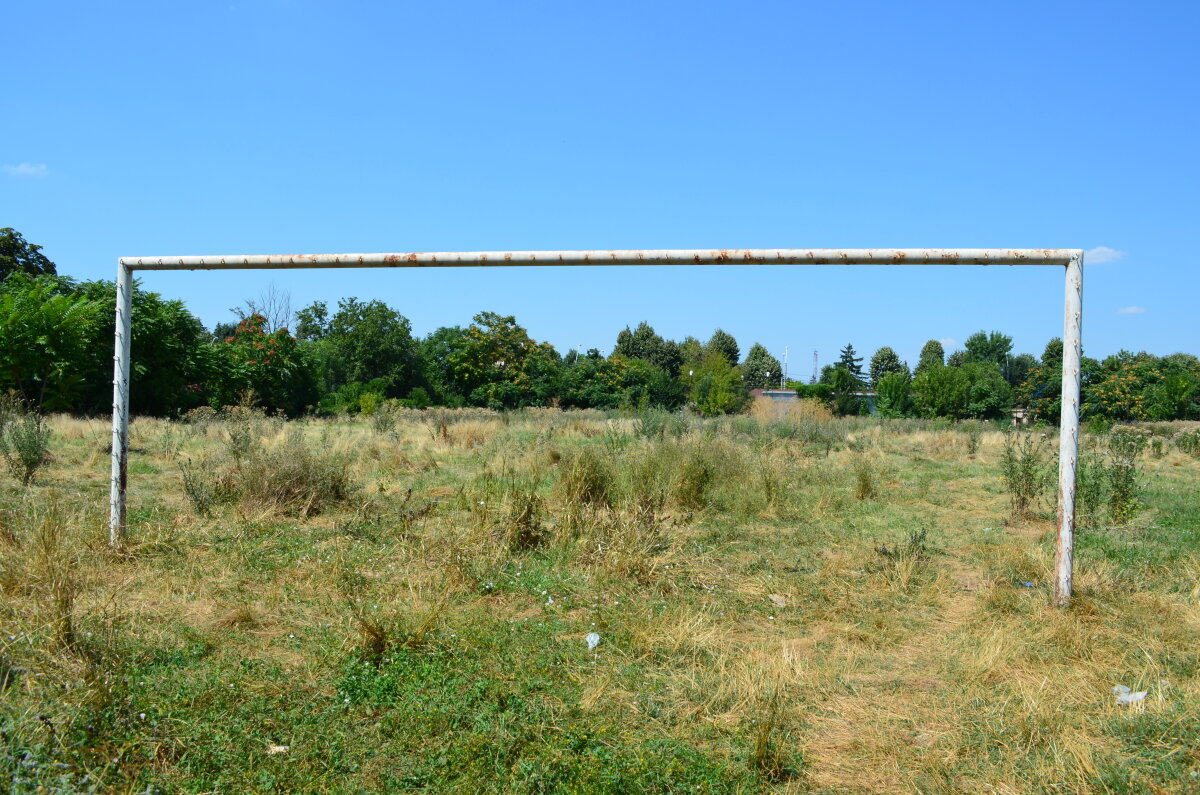 INFOGRAFIE & GALERIE FOTO Stadioanele cartierelor se prăbuşesc » Aşa arată arenele mici ale Bucureştiului!