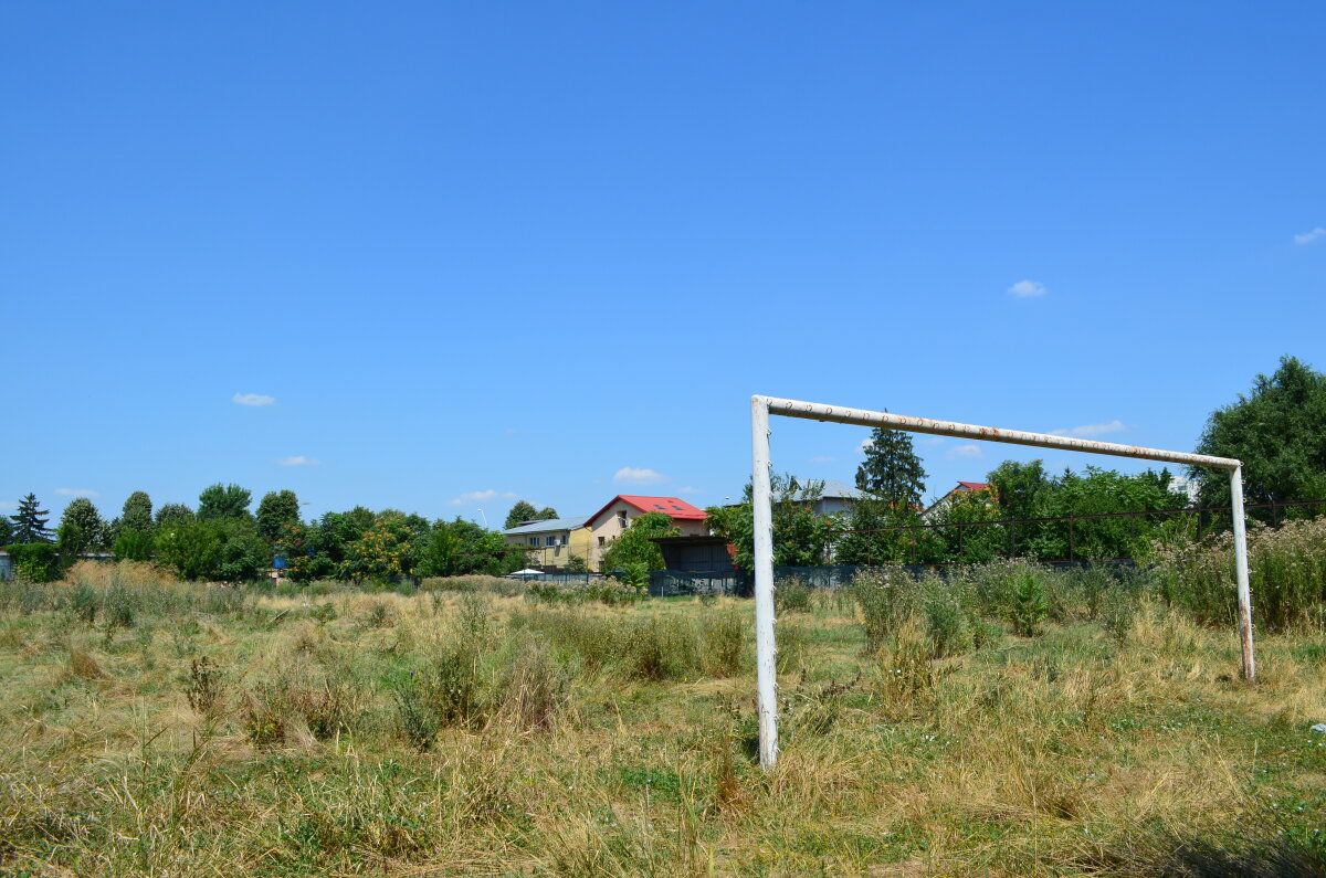 INFOGRAFIE & GALERIE FOTO Stadioanele cartierelor se prăbuşesc » Aşa arată arenele mici ale Bucureştiului!