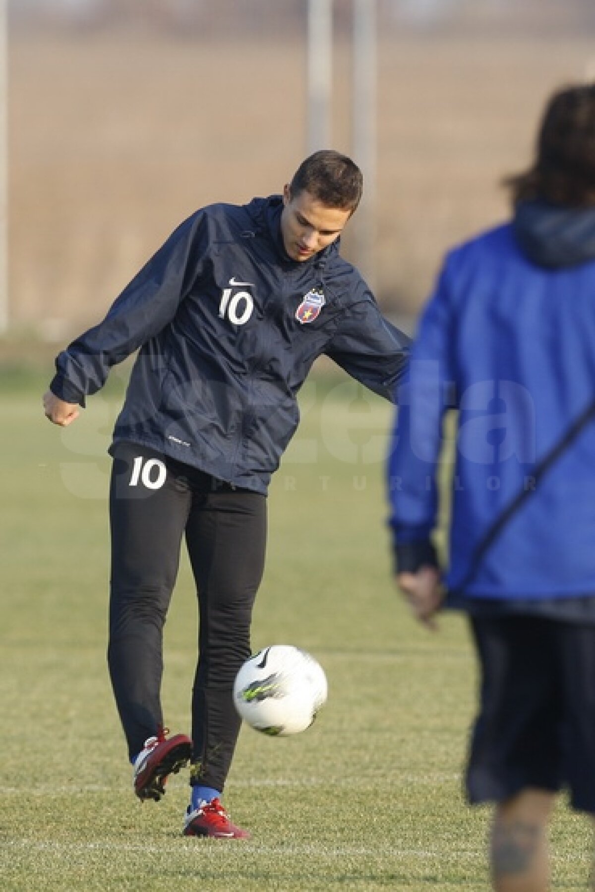 FOTO Steliştii se antrenează acum la Buftea » Nikolici a şocat cu "un nou look"