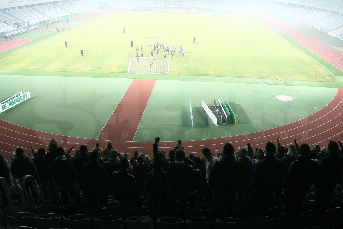 GALERIE FOTO » 200 de fani au venit la antrenamentul lui U să-i încurajeze pe jucătorii lui Badea înainte de "Derby de Cluj"