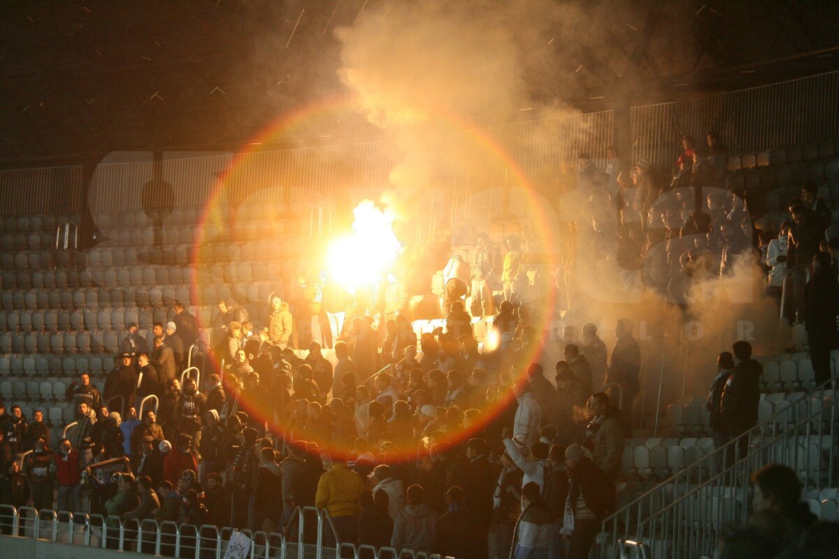 GALERIE FOTO » 200 de fani au venit la antrenamentul lui U să-i încurajeze pe jucătorii lui Badea înainte de "Derby de Cluj"