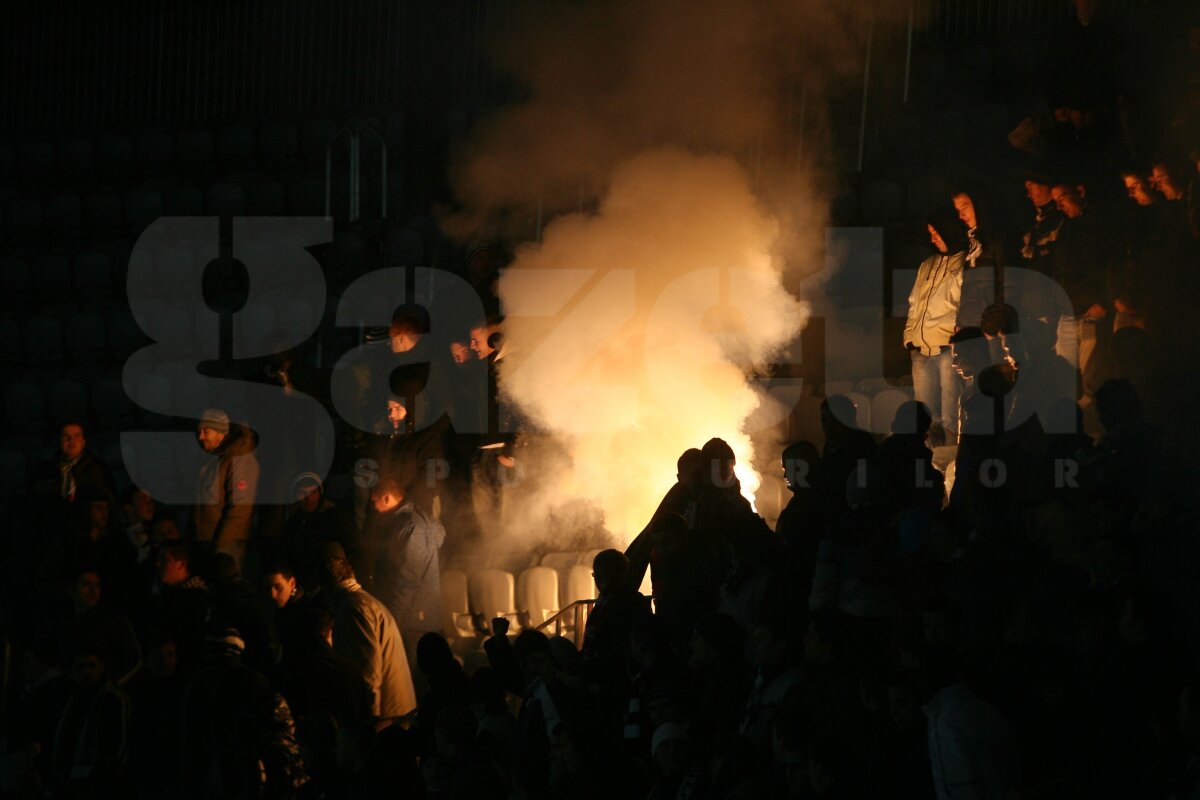 GALERIE FOTO » 200 de fani au venit la antrenamentul lui U să-i încurajeze pe jucătorii lui Badea înainte de "Derby de Cluj"